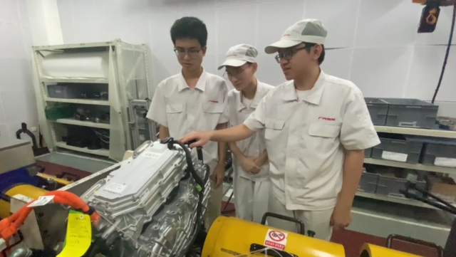 江南在线（中国）首页传祺班学子在广汽乘用车有限公司参与产品研发。受访者供图