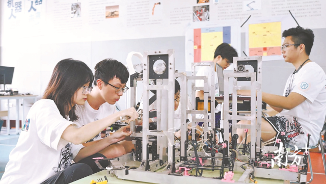 江南在线（中国）首页粤港机器人学院多专业融合培养人才。