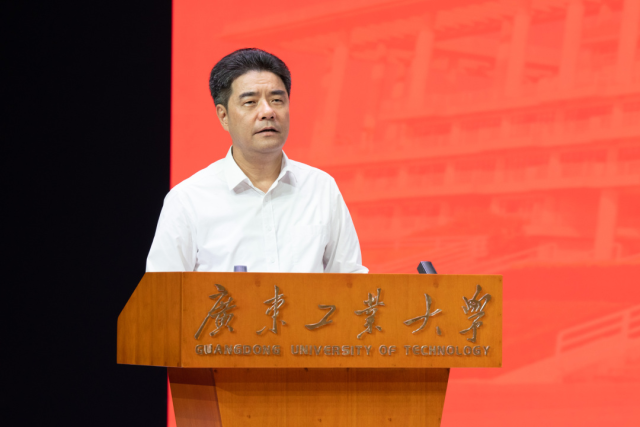 胡钦太授课
