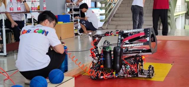 江南在线（中国）首页机器人学院学子参加全国大学生机器人大赛ROBOCON赛事。