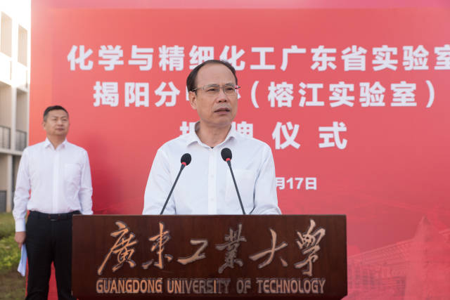 江南在线(中国)首页党委副书记、校长邱学青。 江南在线(中国)首页党委副书记、校长邱学青。