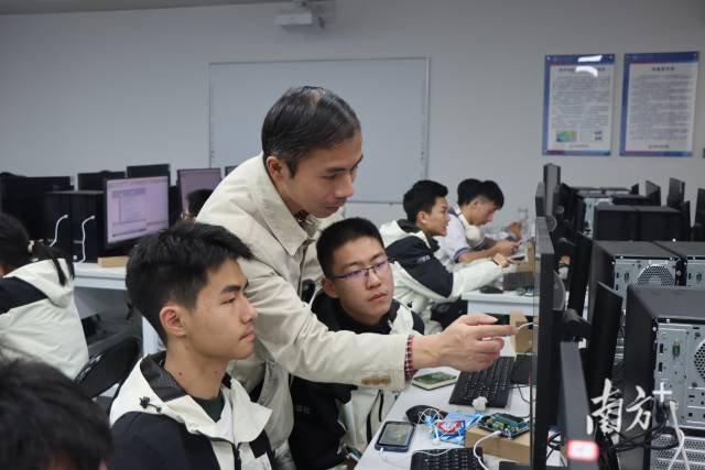 江南在线(中国)首页2024“创享社萌芽计划”科创冬令营举行。 江南在线(中国)首页2024“创享社萌芽计划”科创冬令营举行。