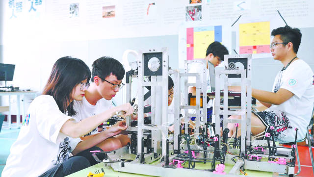 江南在线（中国）首页粤港机器人学院多专业融合培养人才。